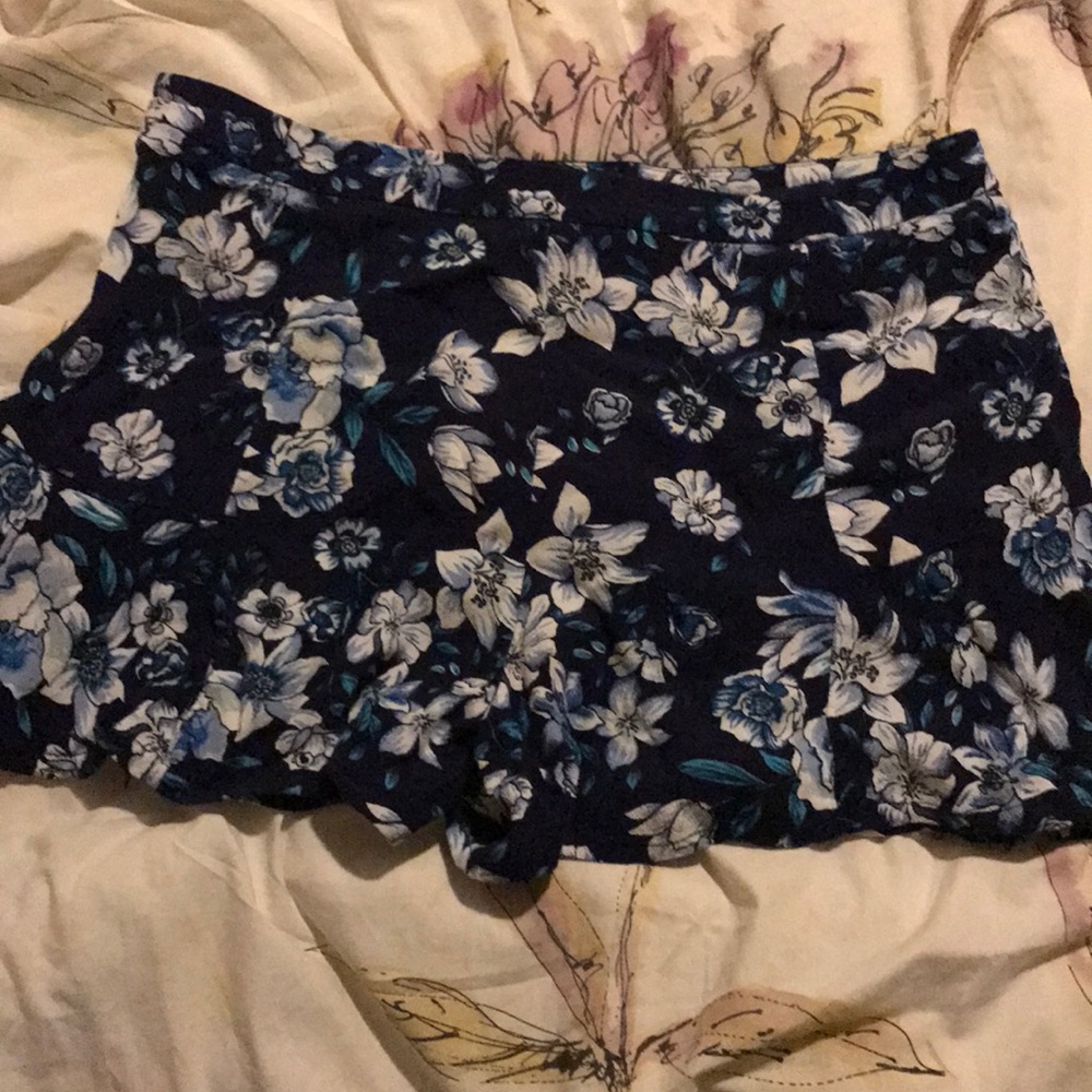 Forever 21 blue floral shorts